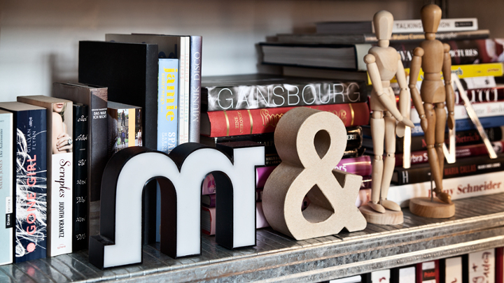 Como usar livros na decoração da sua casa