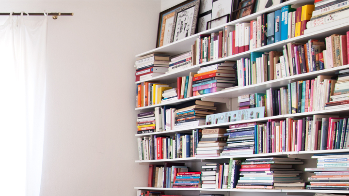 Como usar livros na decoração da sua casa