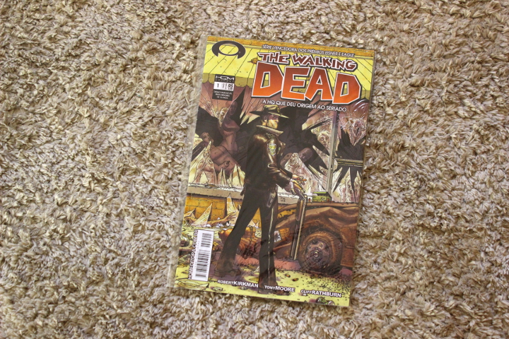 Resenha: The Walking Dead - Edição #1 - Kirkman, Moore e Rathburn