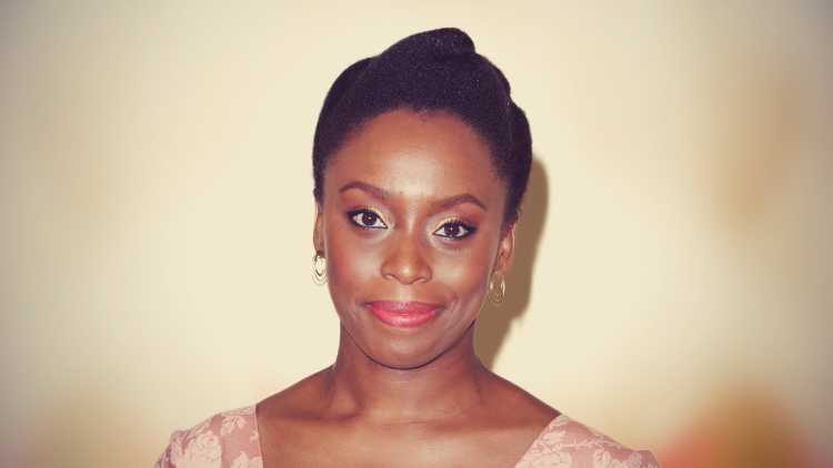 26 frases incríveis de Para educar crianças feministas, de Chimamanda Ngozi Adichie