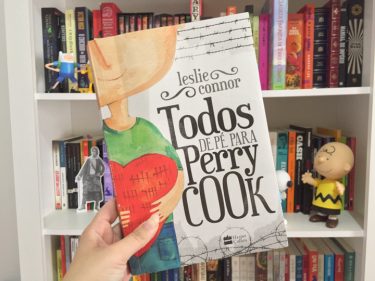 Resenha: Todos de pé para Perry Cook - Leslie Connor