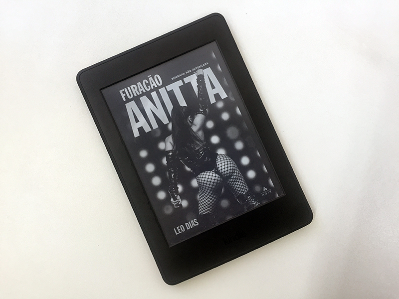 Resenha: Furacão Anitta - Léo Dias
