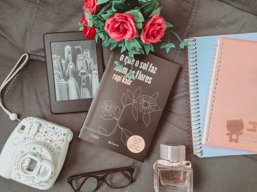 Resenha: O que o sol faz com as flores - Rupi Kaur